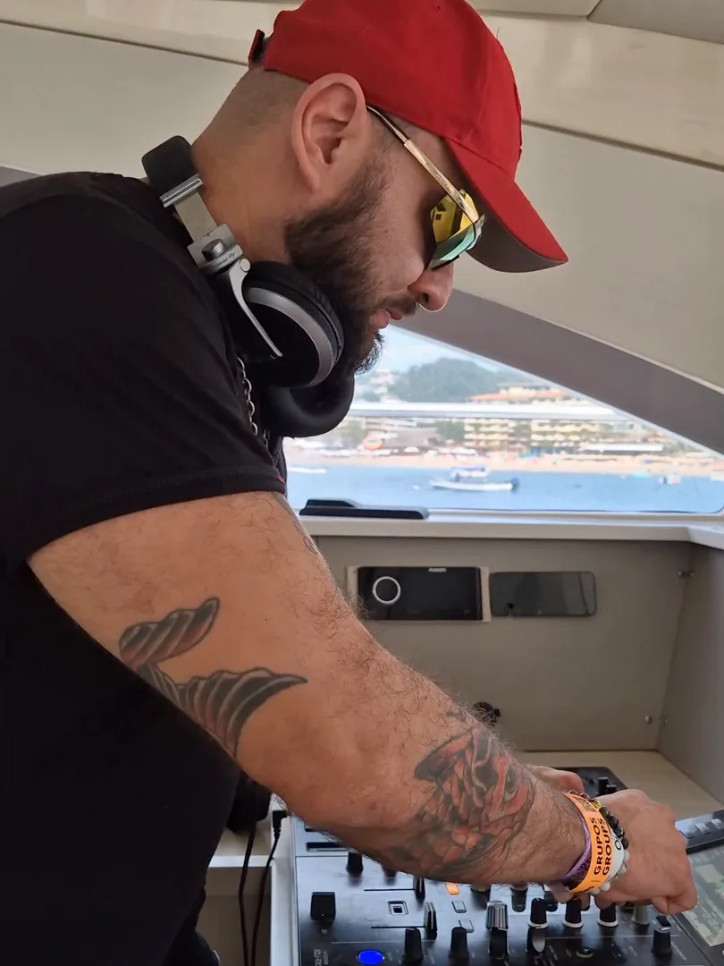 DJ ON DECK